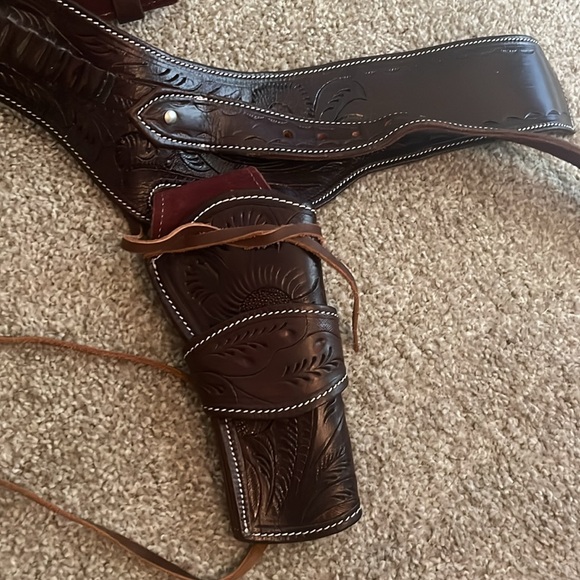 Leather Gun Holster - Picture 6 of 8